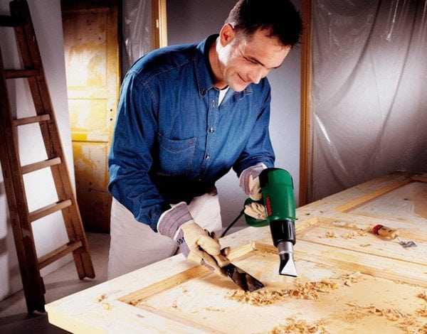 Подготовка двери к покраске Снятие старой краски с двери