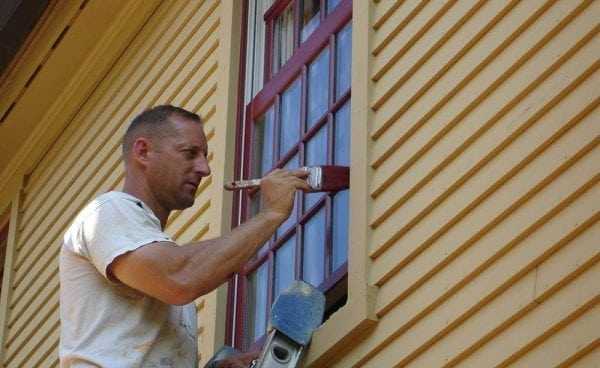 Покраска оконных откосов Процесс покраски оконных откосов