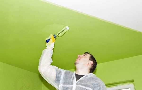 Отделка потолка обоями Покраска обоев на потолке своими руками