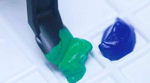 Создание берлинской лазури Берлинская лазурь получится если добавить в синюю краску немного ярко-зеленого колера