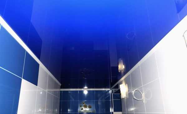 Натяжной потолок в ванной Потолок небесного цвета