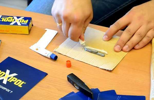 Смешение компонентов Приготовление клеящего состава