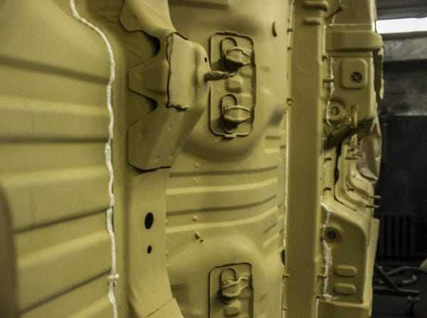 АК-070 защищает от солей и нефтепродуктов Защита днища автомобиля грунтом АК-070