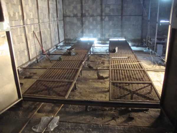 Пол в покрасочной камере Работы по оборудованию покрасочной камеры в гараже