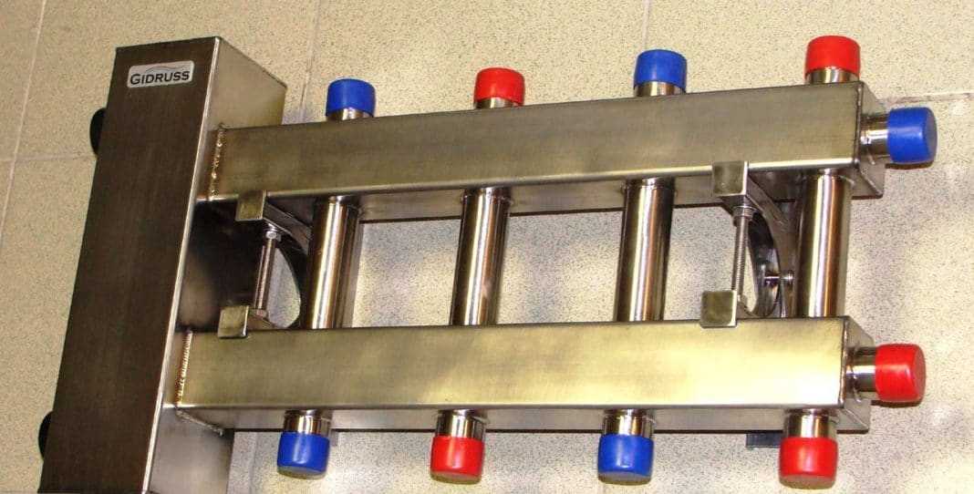 На фото гидрострелка с коллектором из нержавеющей стали Распределительный коллектор отопления