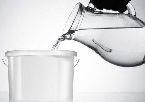 Добавление воды в краску Разбавление краски водой