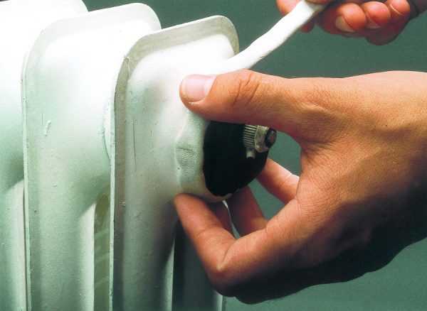 Ремонт радиатора отопления Простота использования клеящего средства для металла
