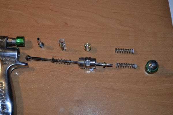 Сборка краскопульта Сборка краскопульта перед работой