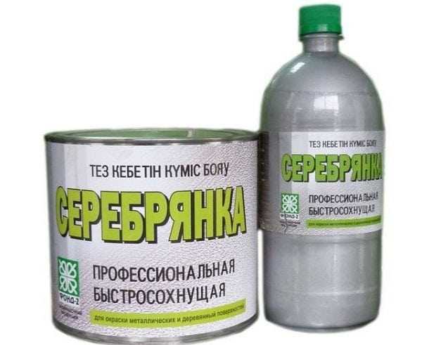 Краска серебрянка в малярном ведерке Серебристая краска в малярном ведерке