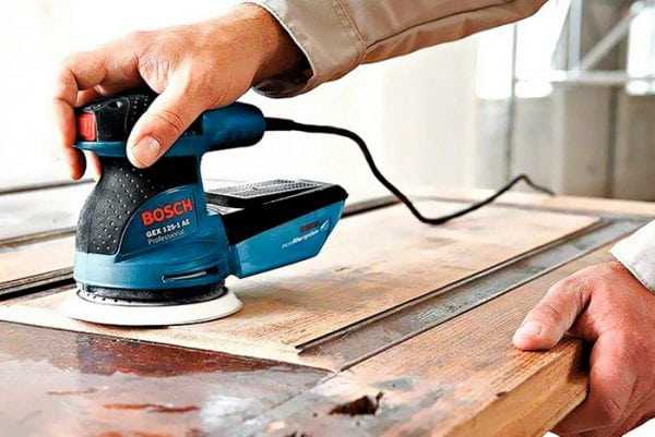 Работа шлифмашинкой Шлифовка двери