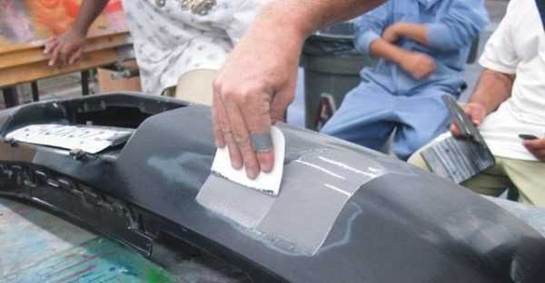 Нанесение шпаклевки Шпаклевание дефекта