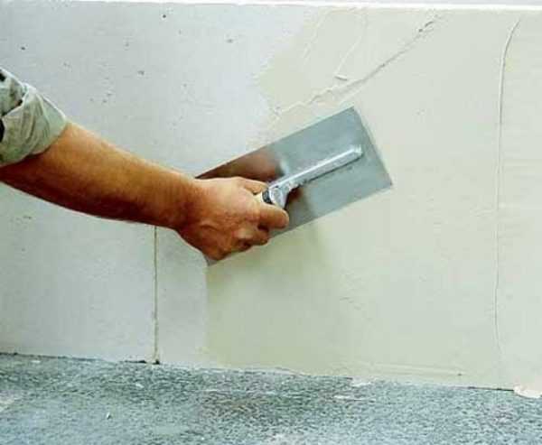 Шпаклевка стен под покраску Перед нанесением грифельной краски требуется тщательно подготовить стены