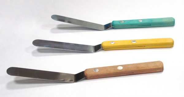 Шпатели для выравнивания герметика