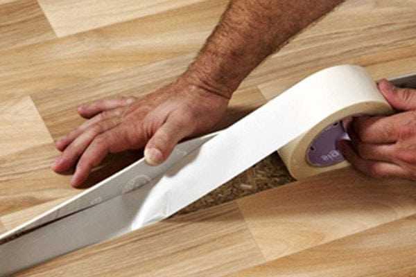 Склеивание линолеума двухсторонним скотчем Использование скотча для склейки линолеума