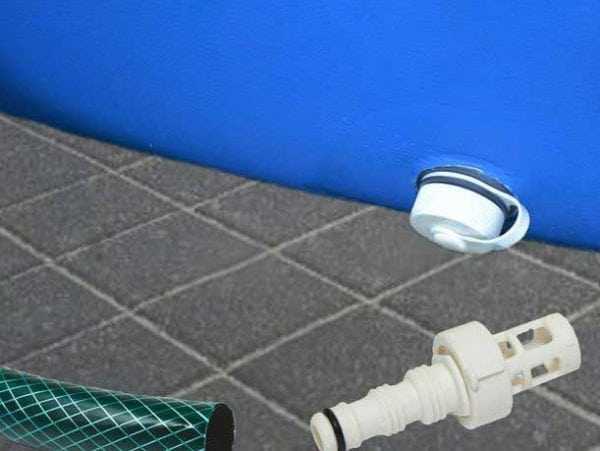 Сливное отверстие в бассейне Убывание воды в надувном бассейне может быть вызвано неисправностью сливного клапана