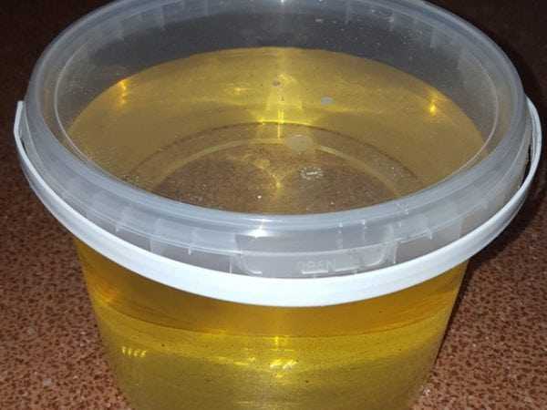 Смола эпоксидная Эпоксидные смолы полимеризуются под воздействием отвердителя