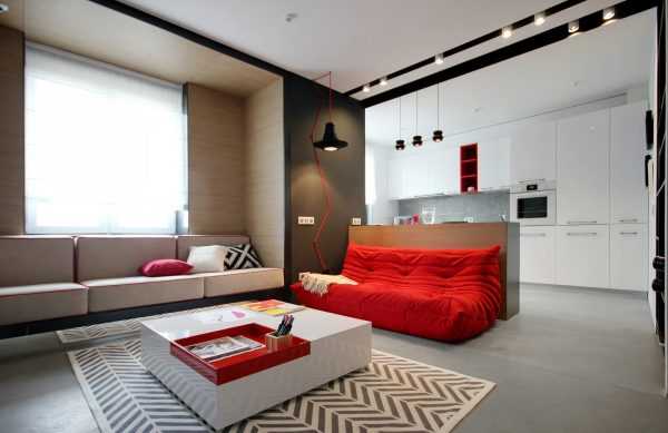 Сочетание с белым Хорошо смотрится на белом фоне