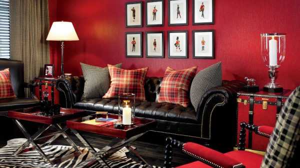 Сочетание бордо и черного Темно-красные тона неплохо сочетаются с черным