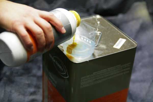 Состав клея В состав средства входят уретановые каучуки и наполнители