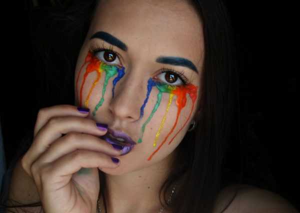 Создание рисунка в виде потеков водянистыми красками