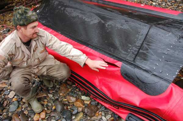 Поврежденная лодка Средство для склейки ПВХ должно быть влагостойким и быстро сохнуть