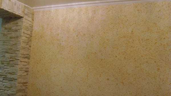 Стена с жидкими обоями Жидкие обои - эффектный и экологичный материал