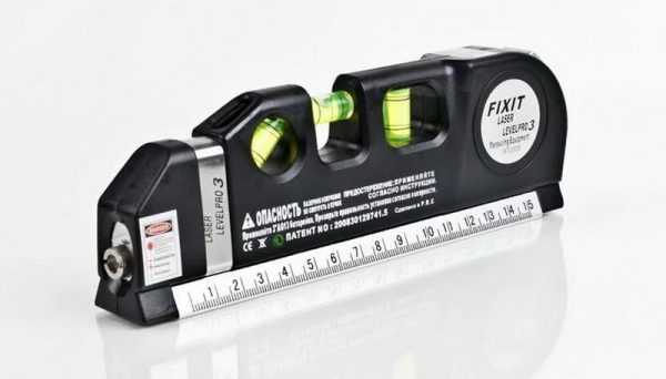 Строительный уровень со встроенной линейкой