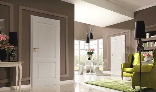 Светлые галтели и пол В тон напольного покрыия