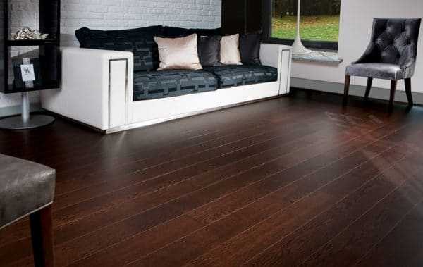 Ламинат шоколадного цвета Пол коричневого цвета