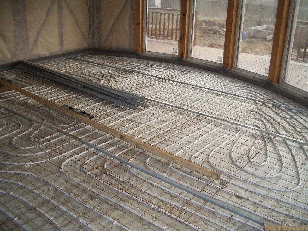 Теплый пол в каркасном доме равномерно прогревает все помещение Теплый пол в каркасном доме