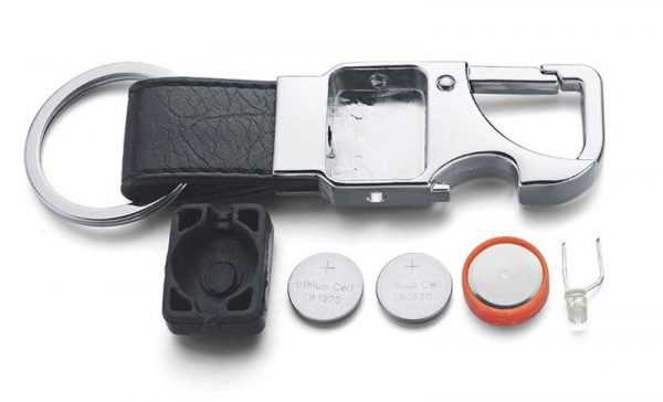 Брелок из кожи и металла