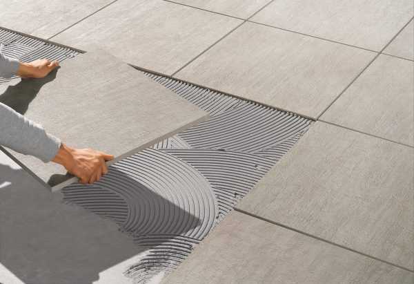 Укладка крупных плит Для плит большого размера требуется усиленный состав