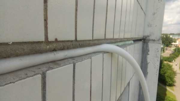 Укладка уплотняющего жгута в межплиточный шов