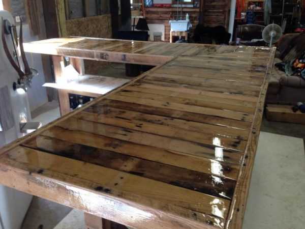 Стол из старых досок Заливка деревянной основы смолой