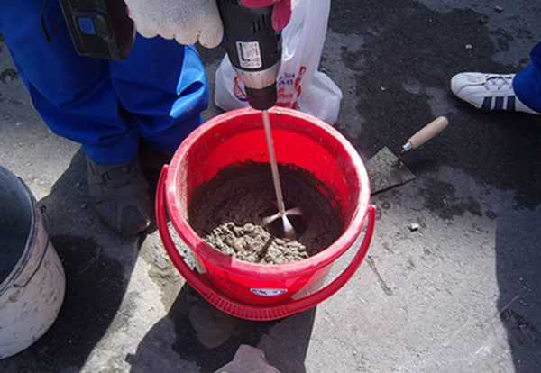 Замешивание клея Приготовление раствора для кладки блоков