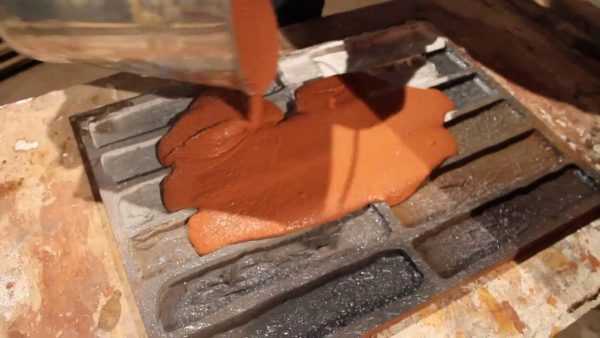 Заливка формы Заполнение формы гипсовой смесью