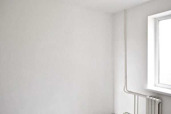 Шпаклевание стен Зашпаклеванные стены под дальнейшую отделку