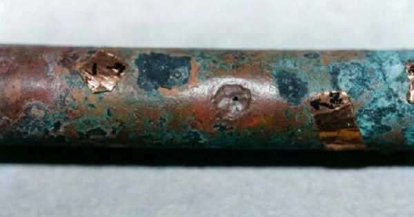 Коррозия медной трубки Зеленый налет на медном изделии