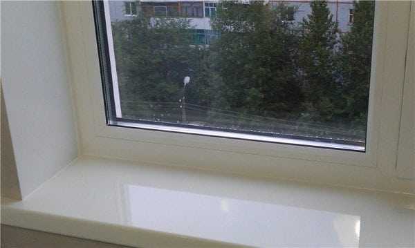 Выдерживает только короткие контакты с влагой Жидкий пластик рекомендуется применять только для внутренних работ