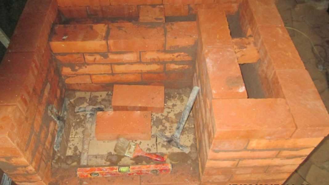 Лампы, подсвечивающие пар создают иллюзию настоящего живого огня Камин с парогенератором