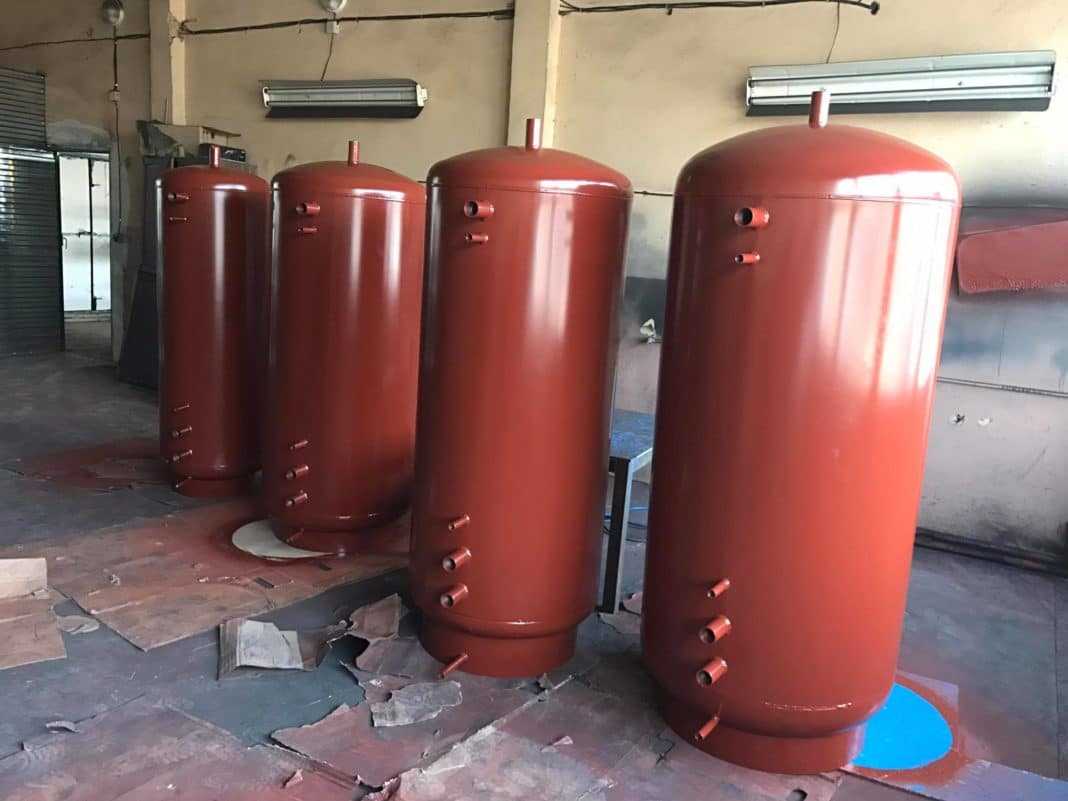 При выборе буферной емкости для отопления обращайте внимание на материал изготовления Буферная емкость для отопления