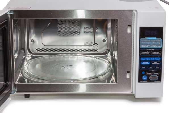 Включать пустую микроволновую печь нельзя, так как это приводит к ее быстрому выходу из строя Включать пустую микроволновую печь