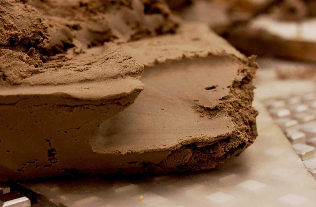 Чтобы приготовить раствор необходима глина Глинобитная печь