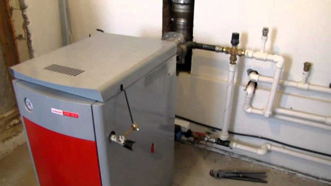 Очистка производиться данным методом только в том случае, когда диаметр входного и выходного патрубков котла позволяет обеспечить необходимую проходимость воды Накипь в паровом котле