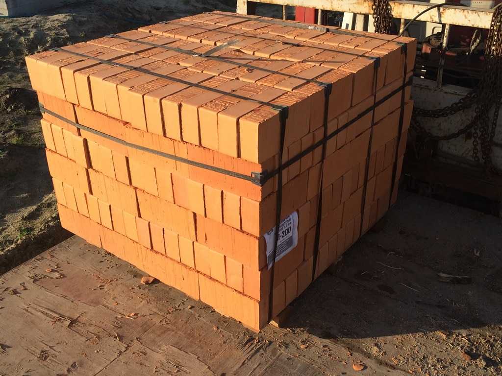 Для сборки качественной печи, желательно использовать полнотелый керамический кирпич Печь с лежанкой