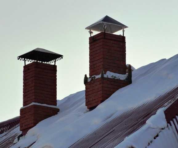 Односкатные и четырехскатные флюгарки устанавливают на кирпичные дымоходы с прямоугольным сечением Односкатная и четырехскатная флюгарки