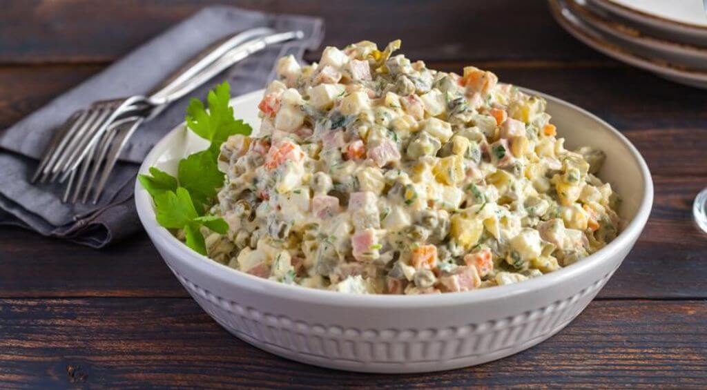 Накрыть стол на 300 рублей: шпаргалка для тех, кто хочет вкусно сэкономить