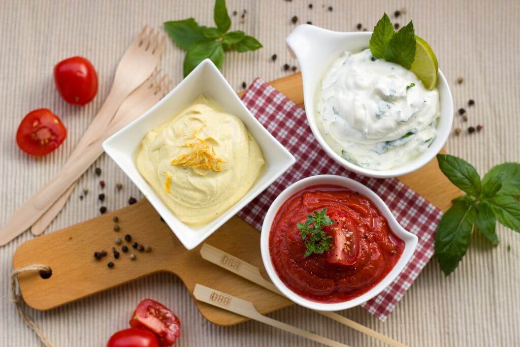 Можно ли пельмени приготовить в микроволновке, и как это сделать с водой и без?
