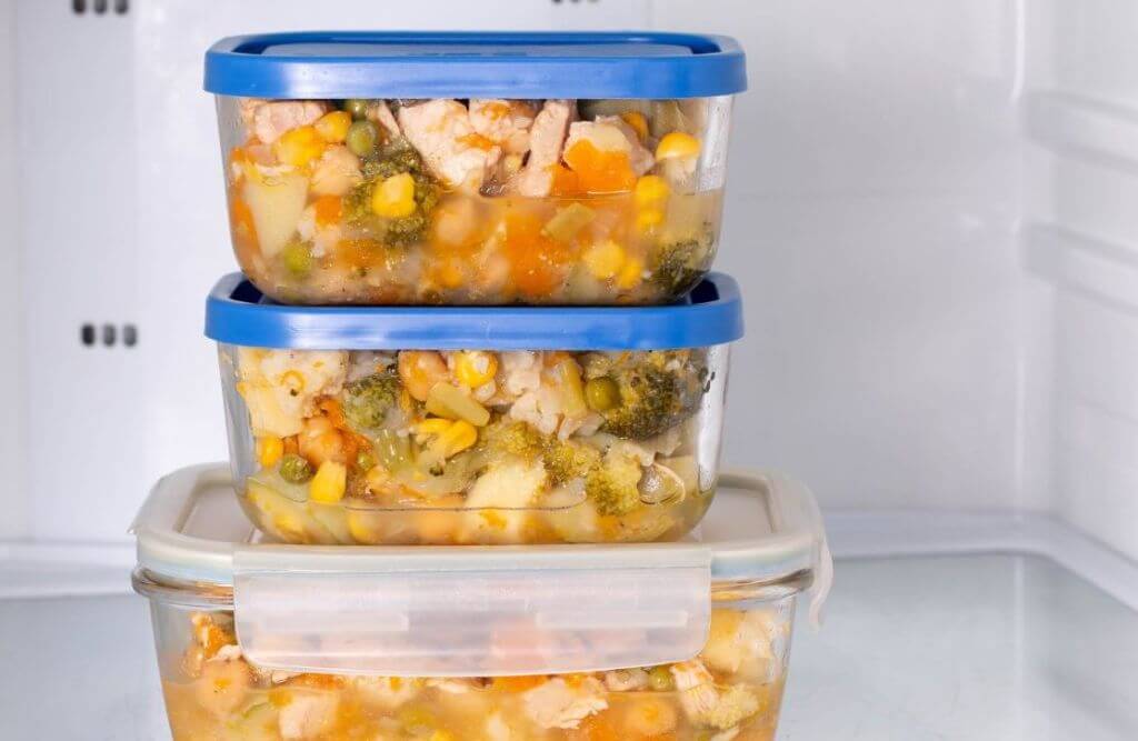Можно ли ставить горячие продукты в холодильник?