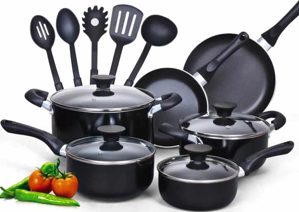Какая посуда нужна для кухни: список обязательной утвари для каждой хозяйки